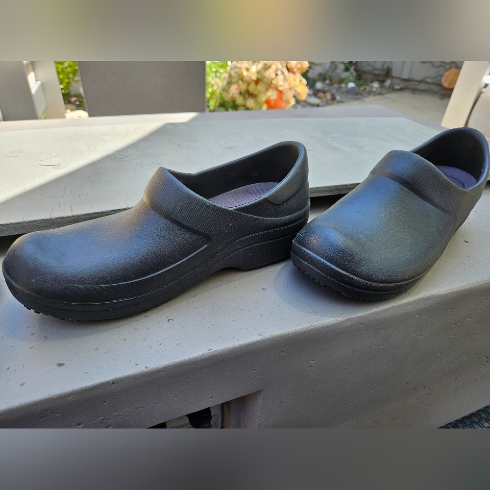 CROCS Neria Pro II Clog Womens Rubber 204045 Slip On Casual Size 7 Black